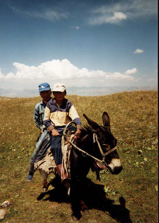 Kirgisenkinder im Basislager