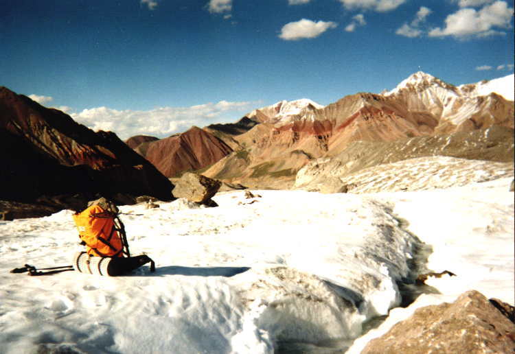 Auf dem Gletscher vor Lager I, Blick zurck auf dsa letzte Grn im Tal